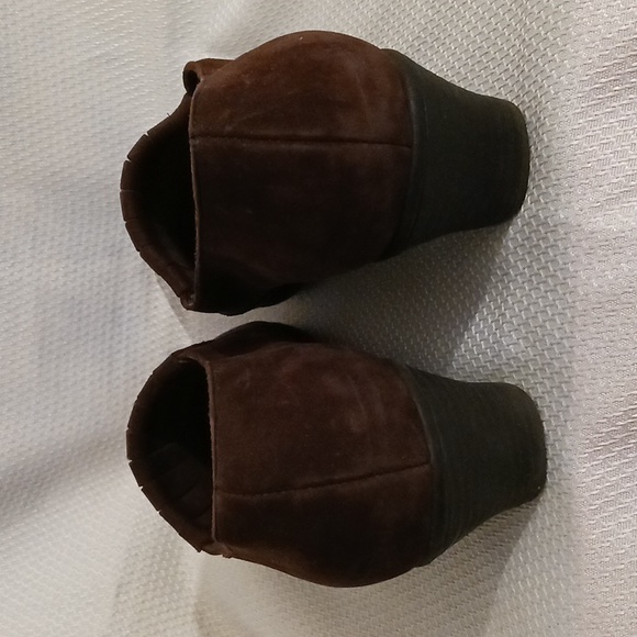 Red Cross shoes brown suede slipons - Picture 4 of 6